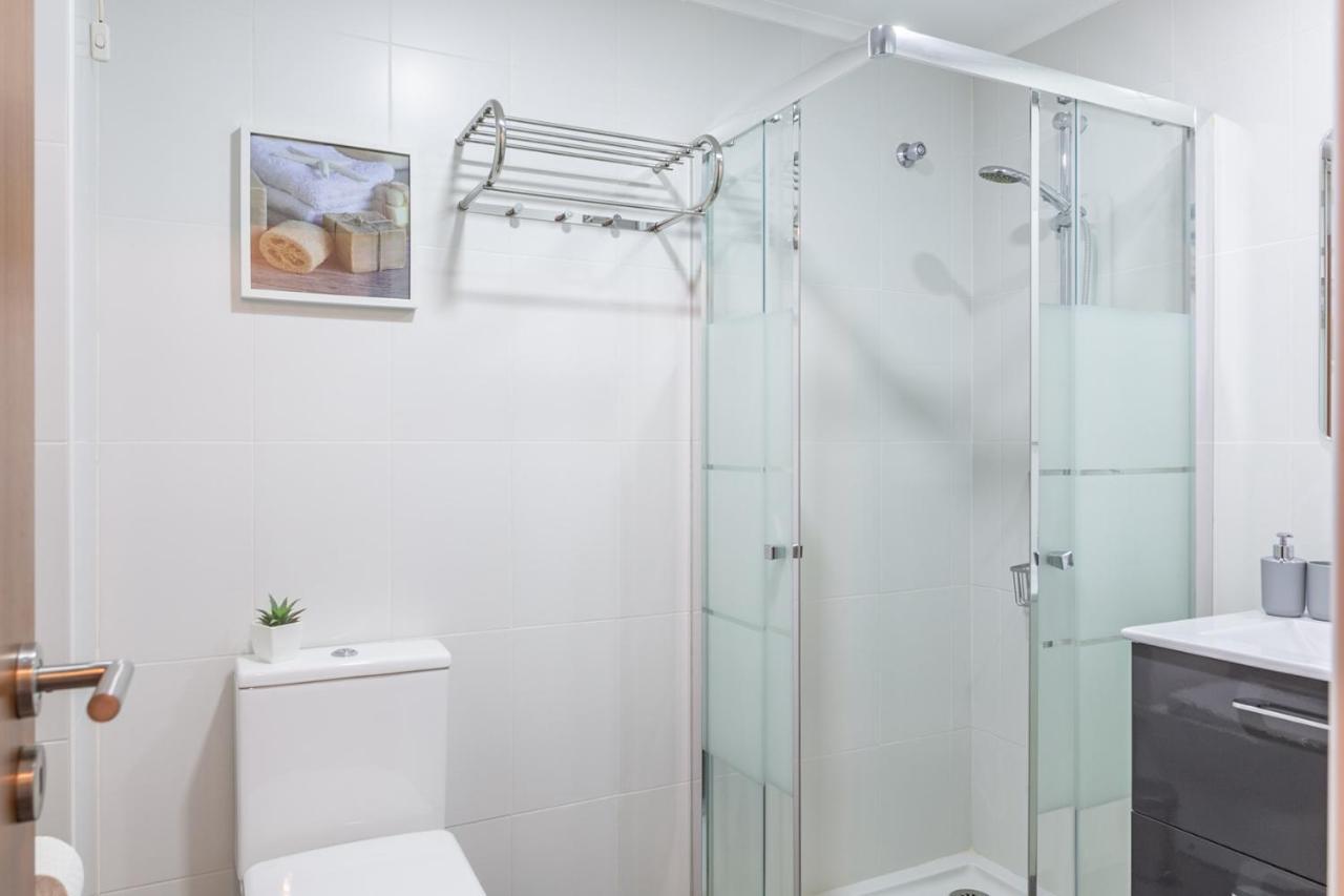 1 Bedroom Beach Apartment With Balcony 2 Min Walk To The Beach! Costa de Caparica Eksteriør bilde